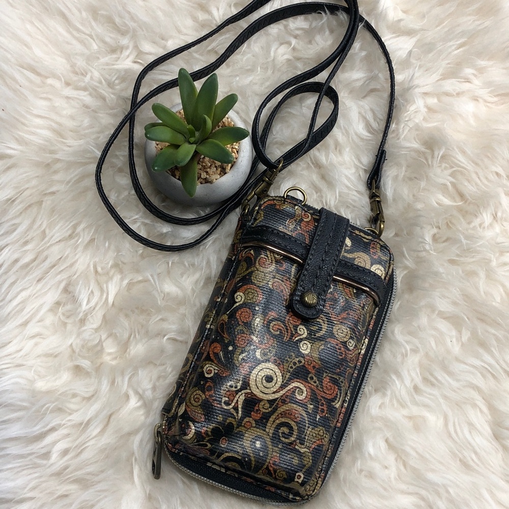 SAKROOTS Crossbody Zip Around Wallet Smart Phone Purse Shoulder Bag 6”x3.5”NWOT